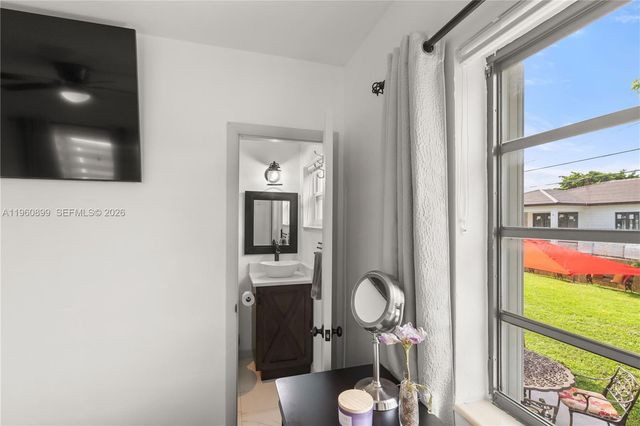 8461 SW 33rd Ter, Miami, FL 33155