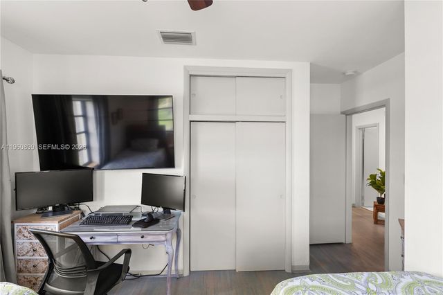 8461 SW 33rd Ter, Miami, FL 33155