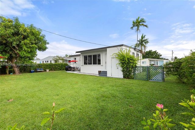 8461 SW 33rd Ter, Miami, FL 33155