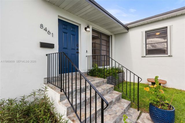 8461 SW 33rd Ter, Miami, FL 33155