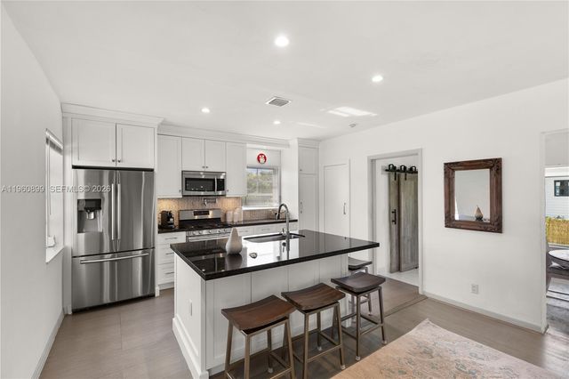 8461 SW 33rd Ter, Miami, FL 33155