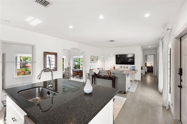 8461 SW 33rd Ter, Miami, FL 33155