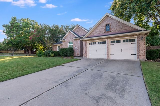2950 Golfing Green Court, Burleson, TX 76028