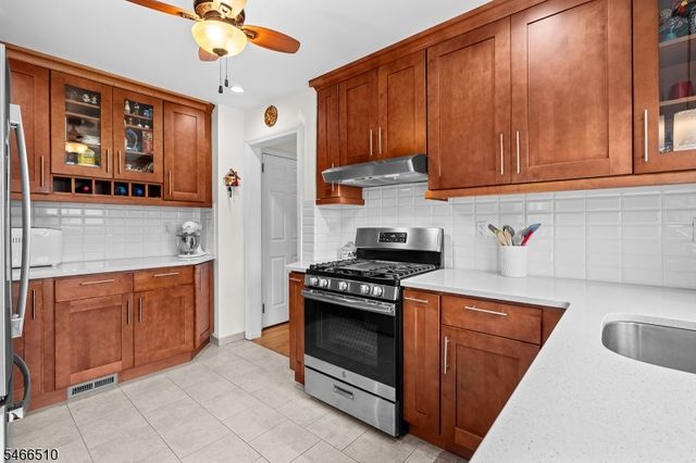 16 Pavonia Ave, Kearny Town, NJ 07032