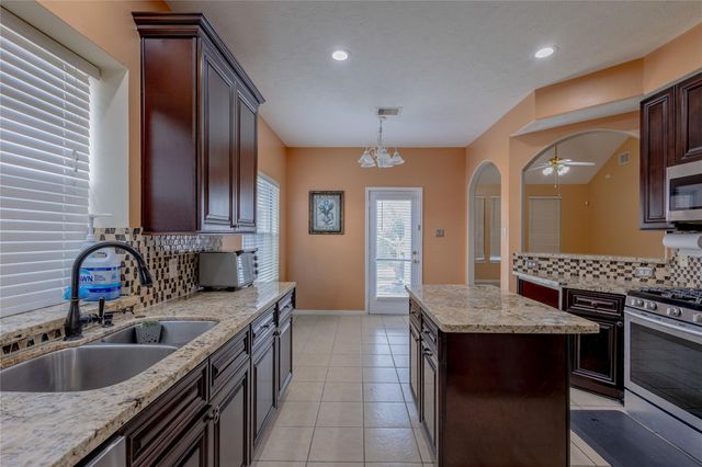 1011 Jasons Bend Drive, Sugar Land, TX 77479