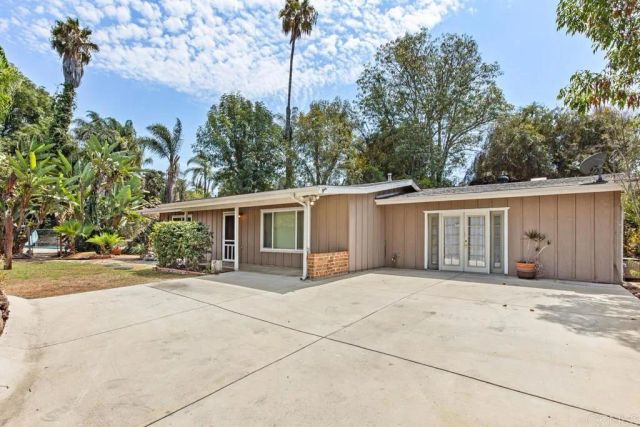 2128 Bautista Ave, Vista, CA 92084