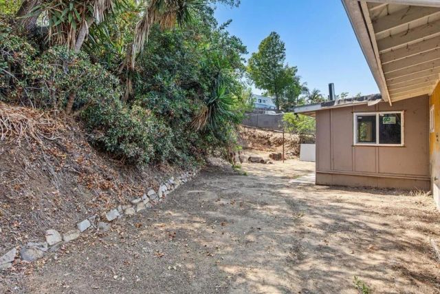 2128 Bautista Ave, Vista, CA 92084