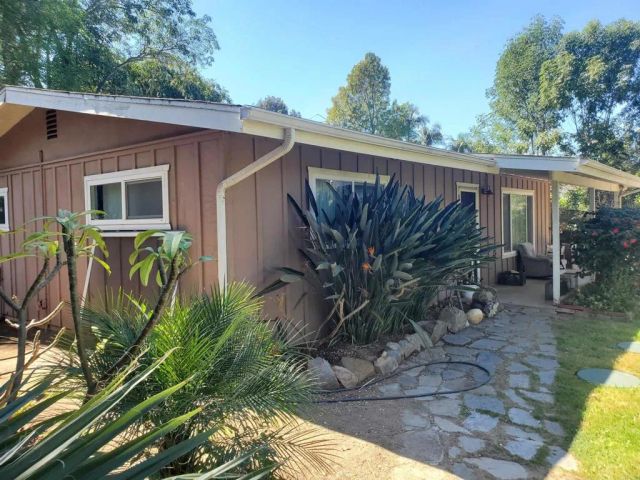 2128 Bautista Ave, Vista, CA 92084