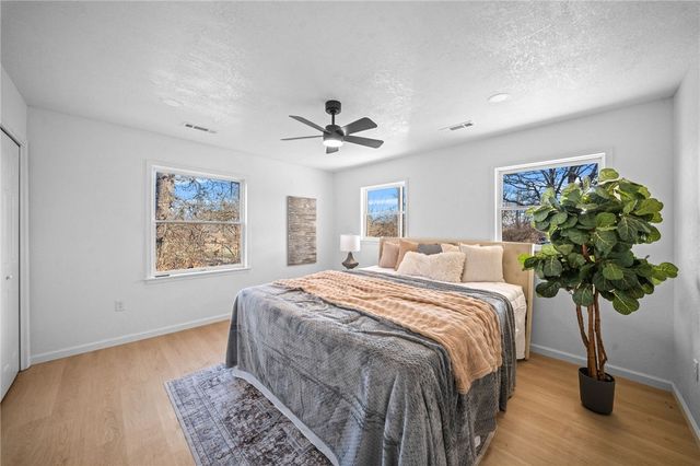 1614 E Huntsville Road, Fayetteville, AR 72701