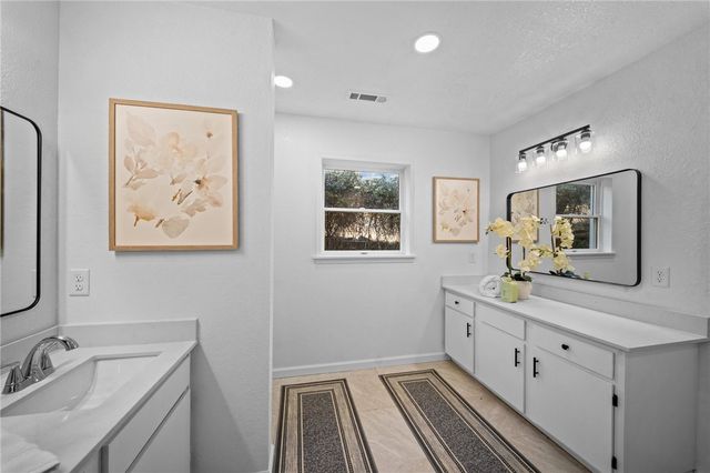 1614 E Huntsville Road, Fayetteville, AR 72701