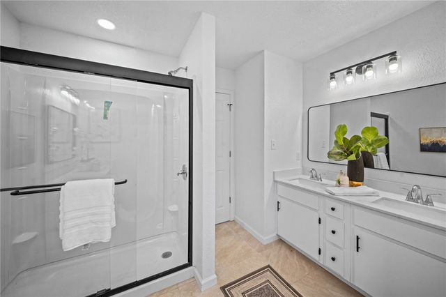 1614 E Huntsville Road, Fayetteville, AR 72701