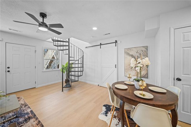 1614 E Huntsville Road, Fayetteville, AR 72701