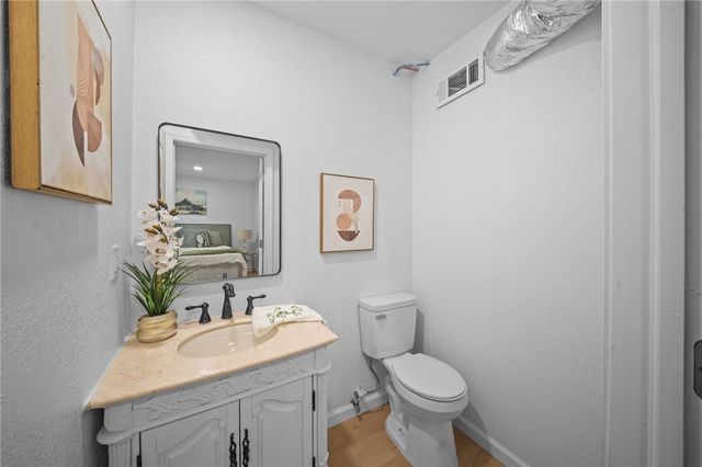 1614 E Huntsville Road, Fayetteville, AR 72701