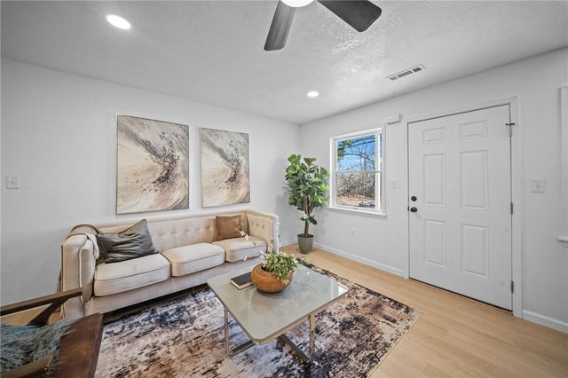 1614 E Huntsville Road, Fayetteville, AR 72701