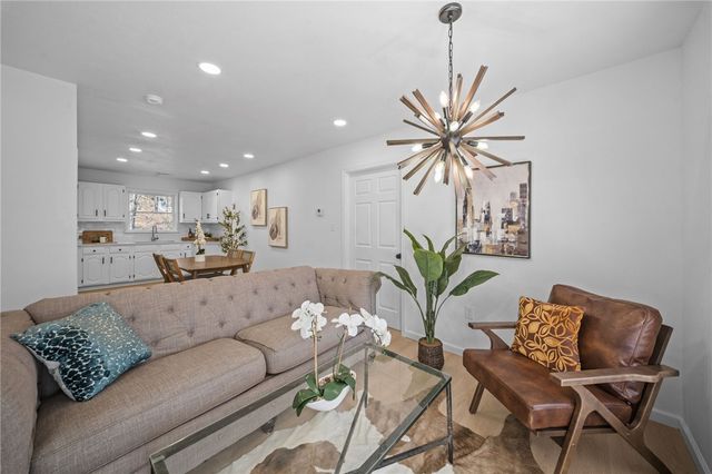 1614 E Huntsville Road, Fayetteville, AR 72701