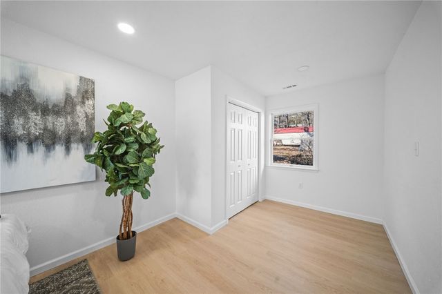 1614 E Huntsville Road, Fayetteville, AR 72701