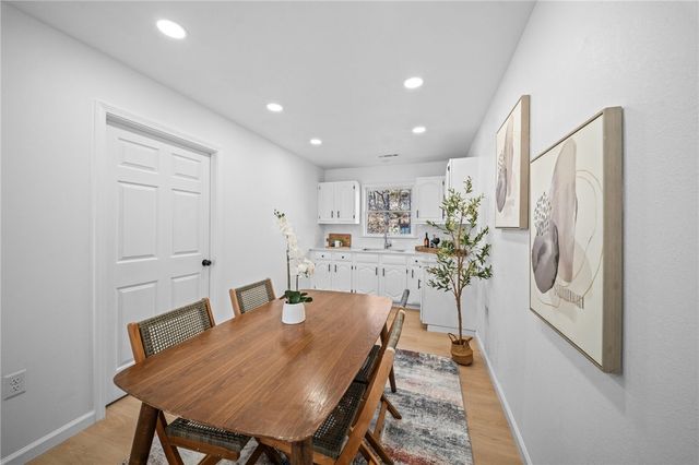 1614 E Huntsville Road, Fayetteville, AR 72701