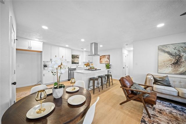 1614 E Huntsville Road, Fayetteville, AR 72701