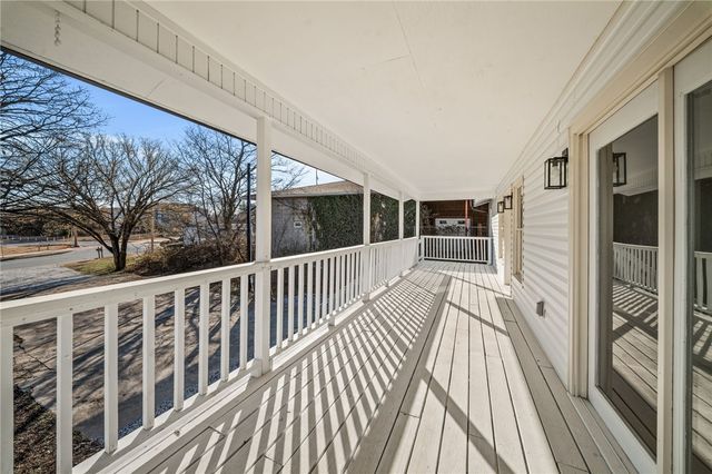 1614 E Huntsville Road, Fayetteville, AR 72701