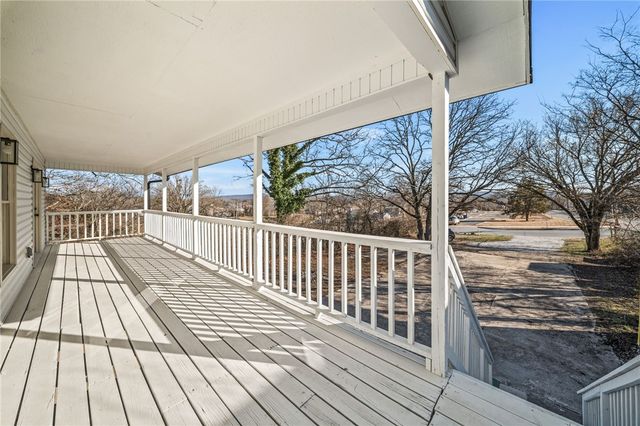 1614 E Huntsville Road, Fayetteville, AR 72701