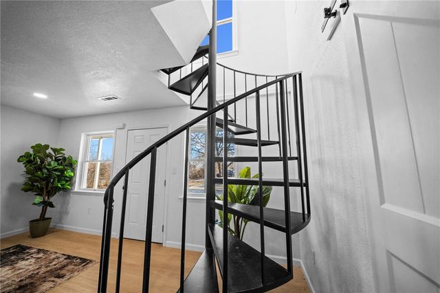 1614 E Huntsville Road, Fayetteville, AR 72701