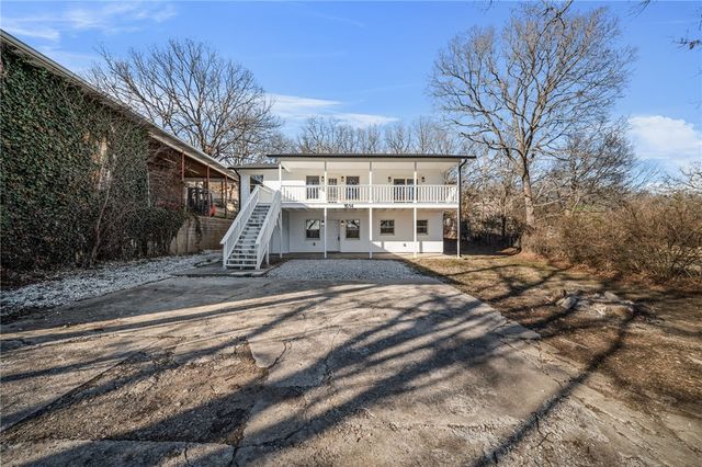 1614 E Huntsville Road, Fayetteville, AR 72701