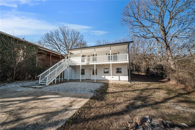 1614 E Huntsville Road, Fayetteville, AR 72701