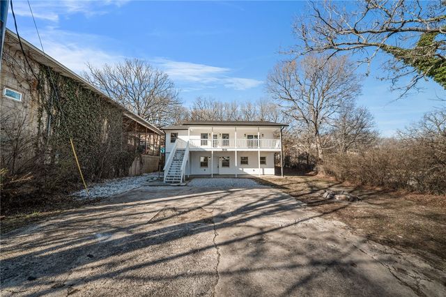 1614 E Huntsville Road, Fayetteville, AR 72701