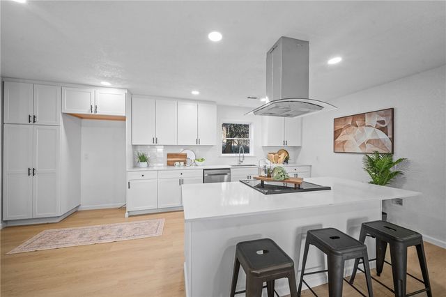 1614 E Huntsville Road, Fayetteville, AR 72701