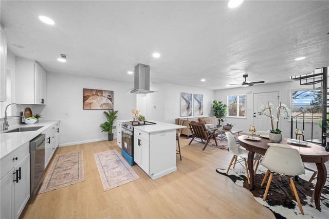 1614 E Huntsville Road, Fayetteville, AR 72701