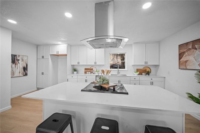 1614 E Huntsville Road, Fayetteville, AR 72701