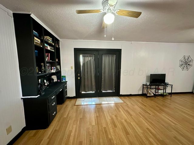 624 NE 1st Place, Tulia, TX 79088