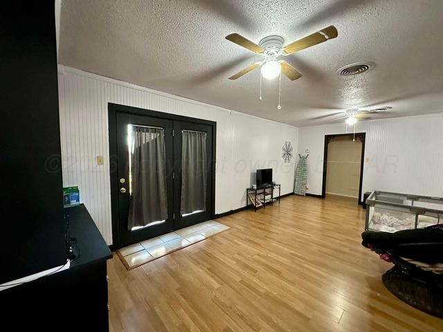 624 NE 1st Place, Tulia, TX 79088