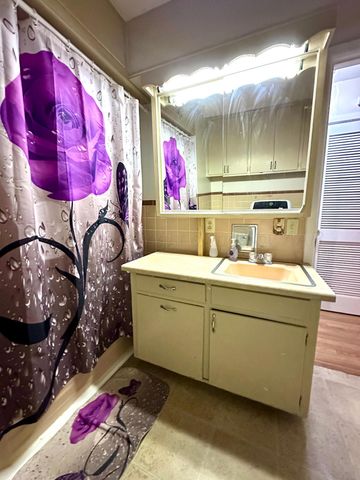 624 NE 1st Place, Tulia, TX 79088