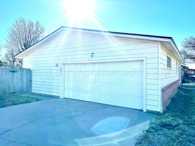 624 NE 1st Place, Tulia, TX 79088