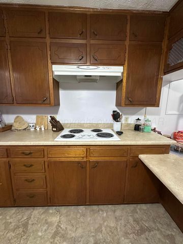 624 NE 1st Place, Tulia, TX 79088