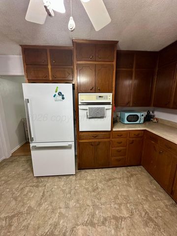 624 NE 1st Place, Tulia, TX 79088