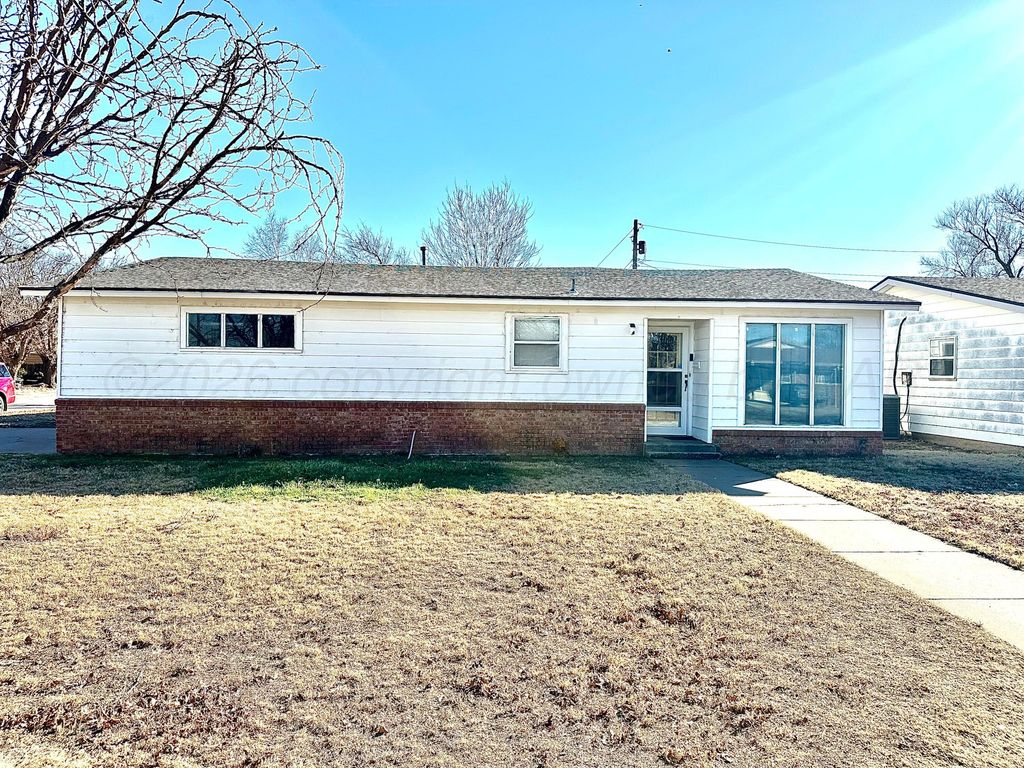 624 NE 1st Place, Tulia, TX 79088