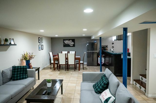 340 E Drake Avenue, Addison, IL 60101