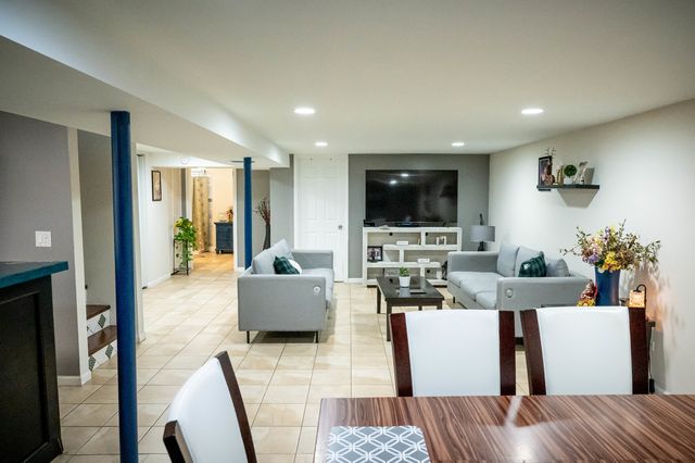 340 E Drake Avenue, Addison, IL 60101