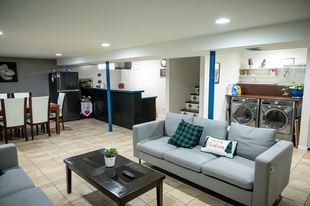 340 E Drake Avenue, Addison, IL 60101