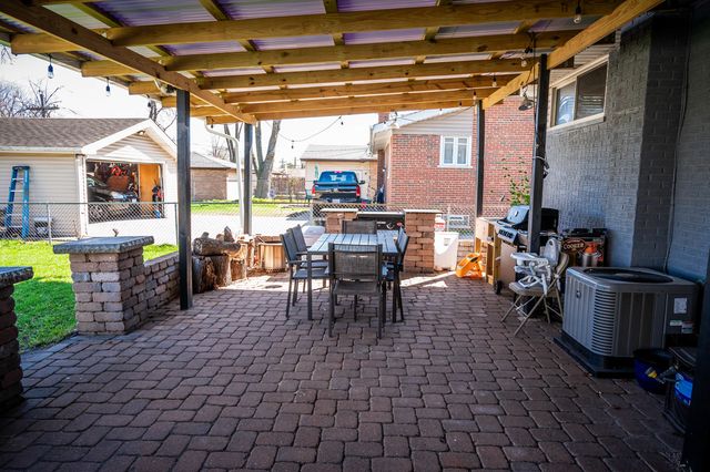 340 E Drake Avenue, Addison, IL 60101