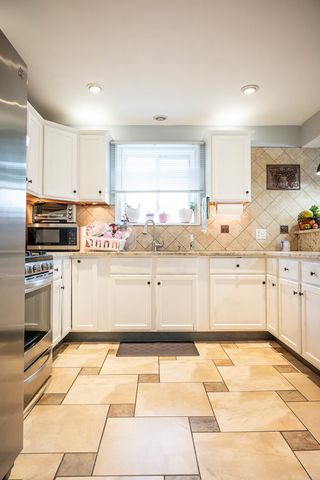 340 E Drake Avenue, Addison, IL 60101