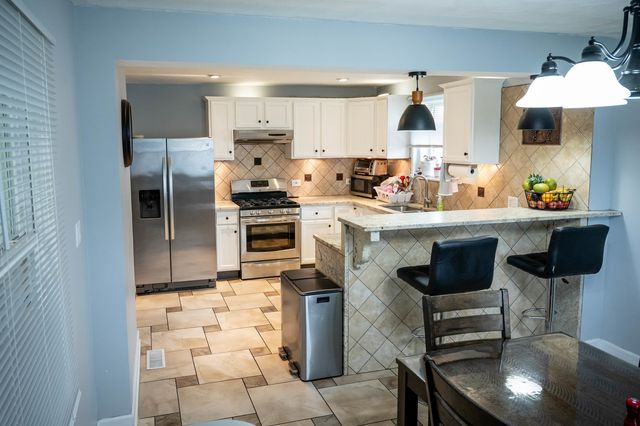 340 E Drake Avenue, Addison, IL 60101