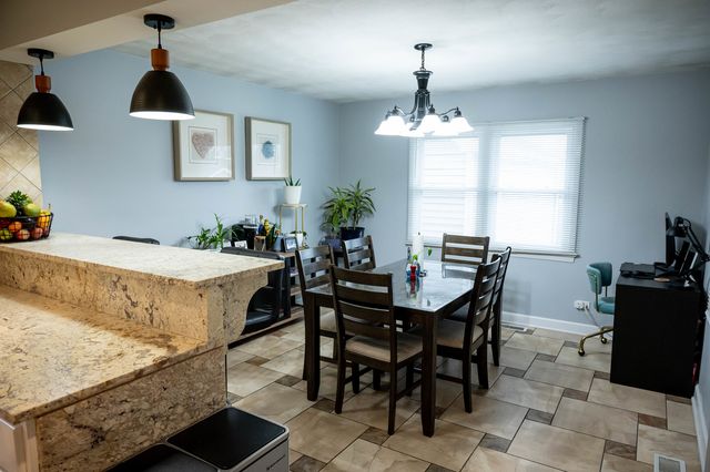 340 E Drake Avenue, Addison, IL 60101