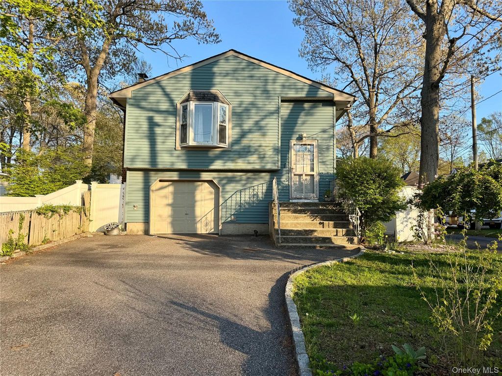 72 E Lake Terrace, Lake Ronkonkoma, NY 11779