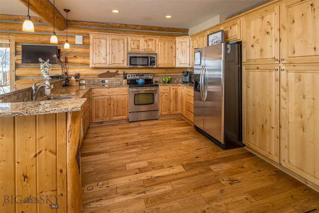 70 Lake Shore Drive 3, West Yellowstone, MT 59758 photo 5