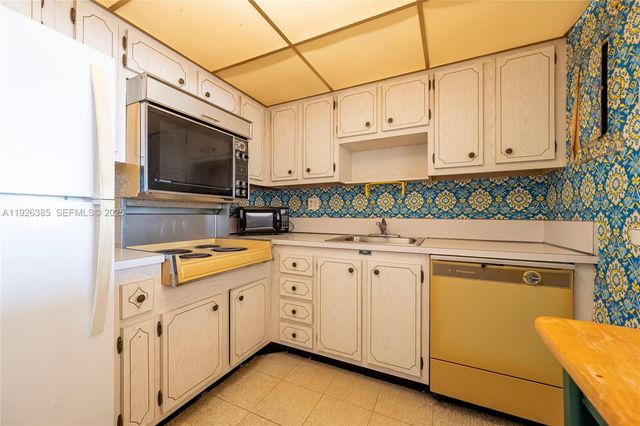 1465 NE 123rd St PH9, North Miami, FL 33161