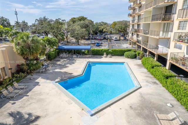 1465 NE 123rd St PH9, North Miami, FL 33161