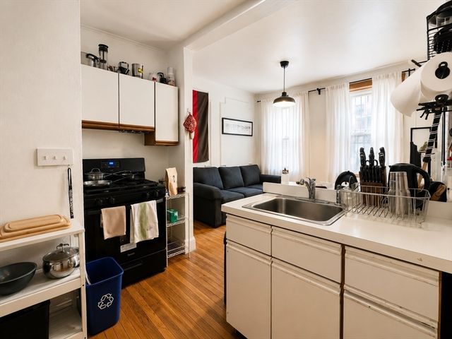 37 Garden St 2, Boston, MA 02114